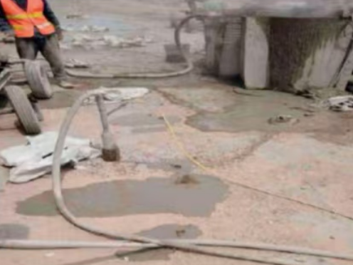 盖州水泥混凝土路面板底注浆技术 路面脱空注浆整治方案